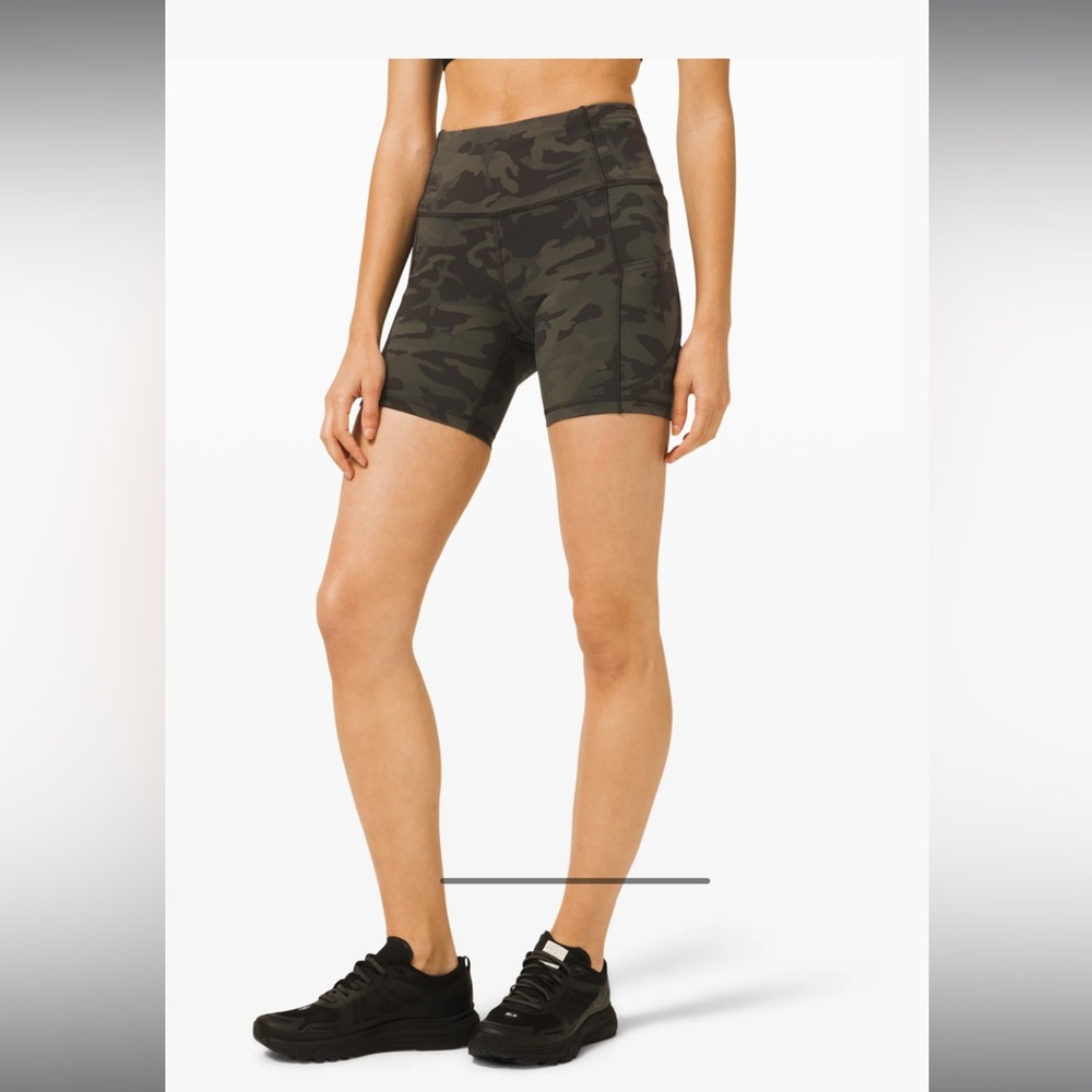 Lululemon Fast and Free camo bike short with pockets